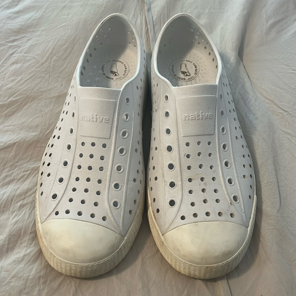 Kids size J5 Native shoes